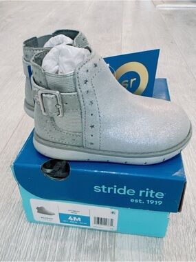 NWT Stride Rite SRTech Agnes in Silver Size 4M